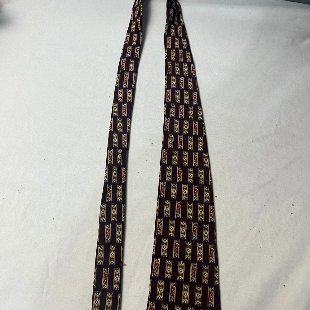 Chaps Ralph Lauren Necktie Burgundy Geometric Pattern USA Made Men's Tie‎